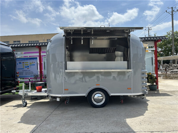 Small Food Truck: Crepes, Gelato & More | European Street Food
